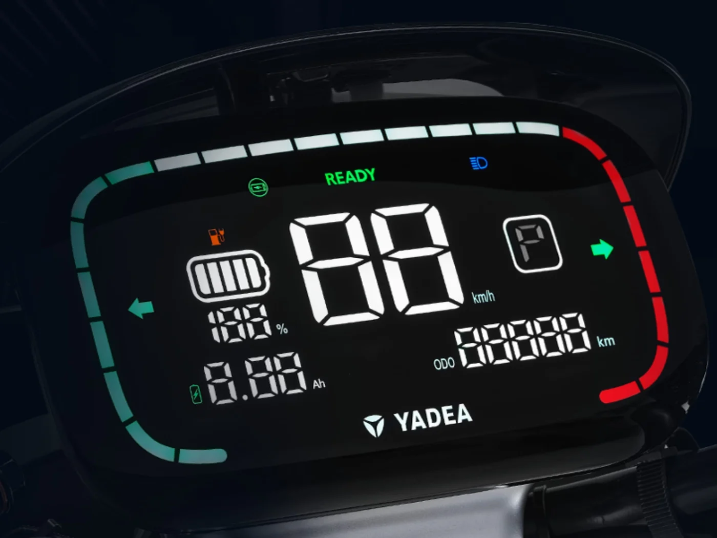 Painel de instrumentos de uma Yadea, com marcador de carga, velocidade e odômetro